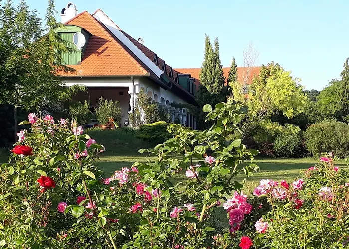 Deak Vendeghaz Apartment